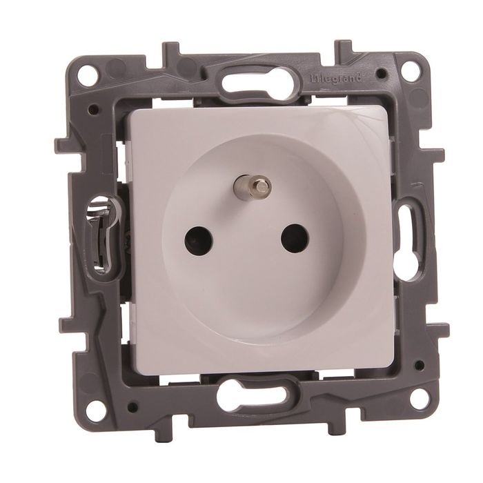 Legrand Stopcontact 2P +A Niloe Wit