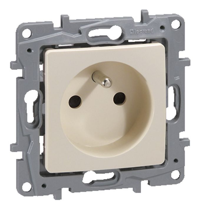 Legrand Stopcontact 2P +A Niloe Creme Legrand Stopcontact 2P +A Niloe Creme
