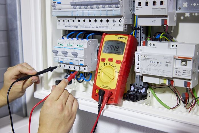 Wiha Digital multimeter up to 600 VAC, CAT IV
